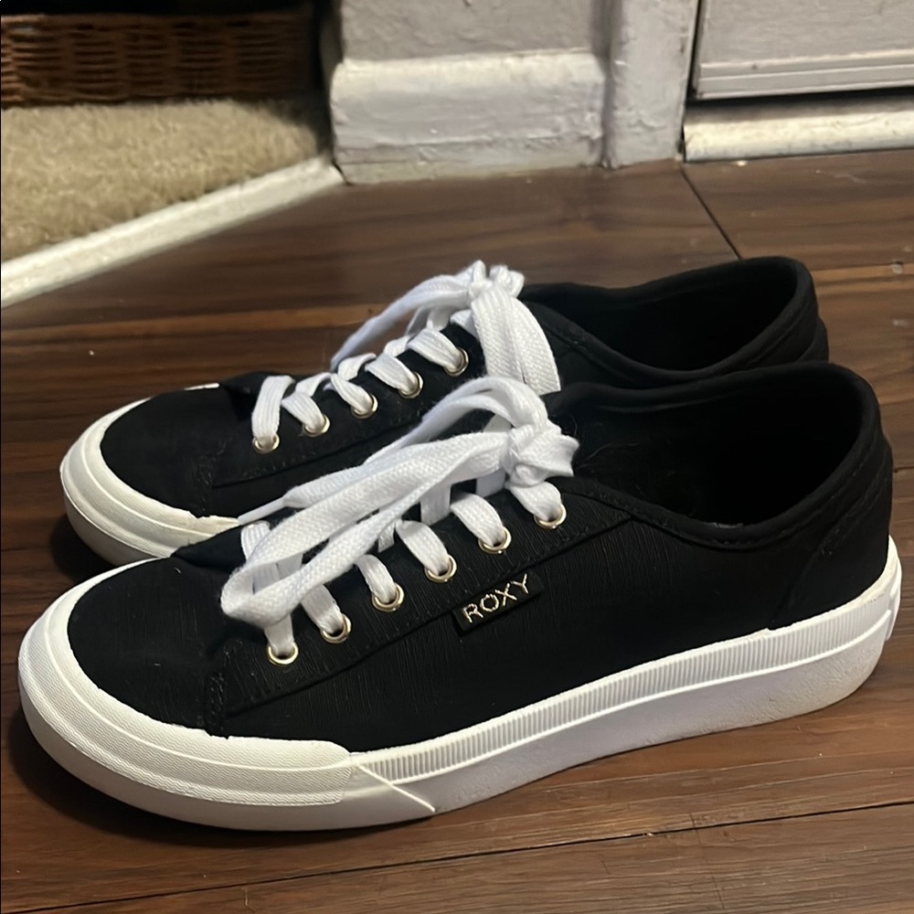 Roxy Black and White Sneakers 7.5